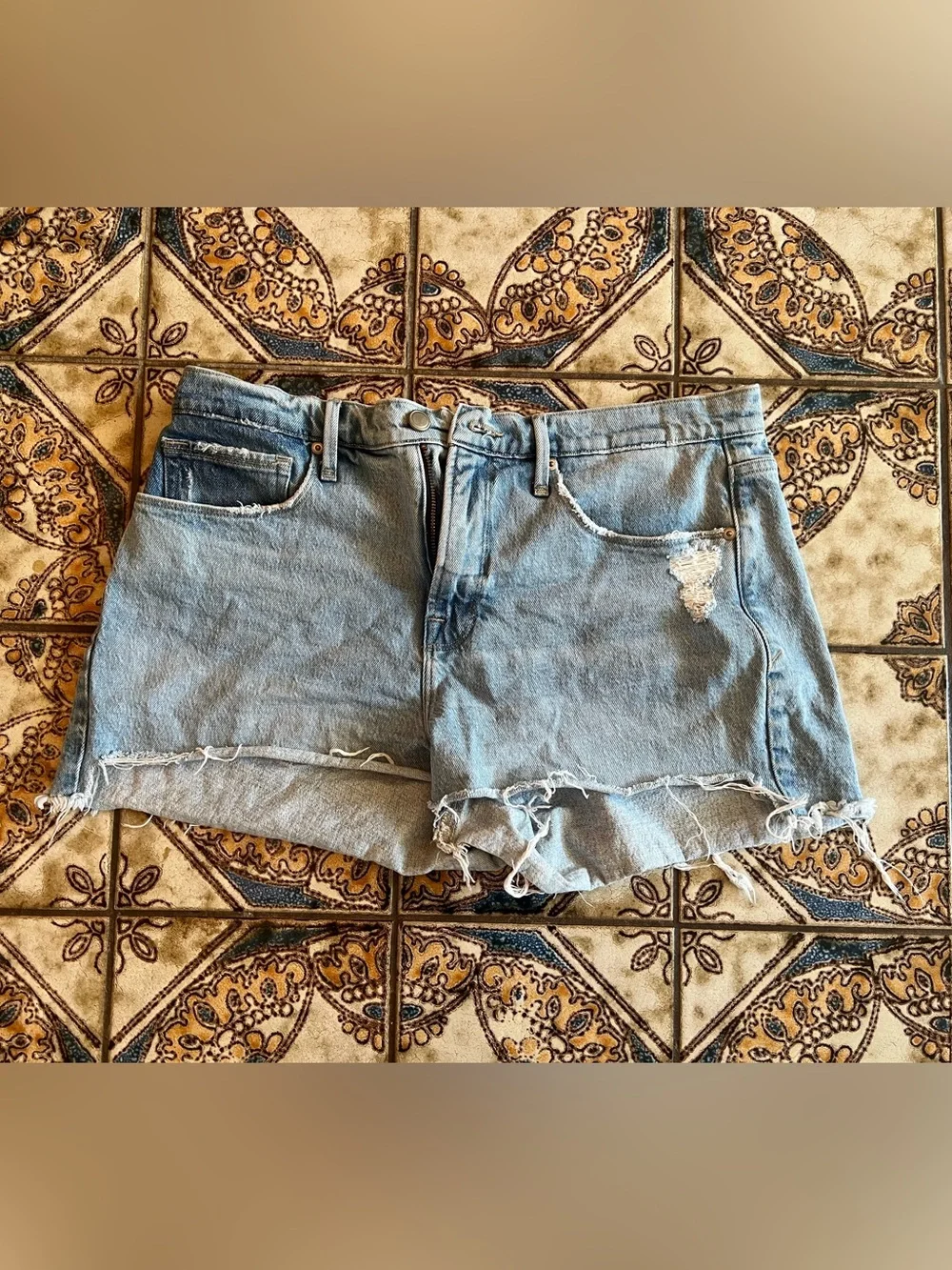 Good American daisy dukes High-Rise Light Wash Denim Cutoff Shorts - Light Blue